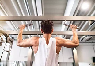 ¿Cuántas pull-ups puedes hacer? Descubra 7 beneficios que hacen que valga la pena el esfuerzo