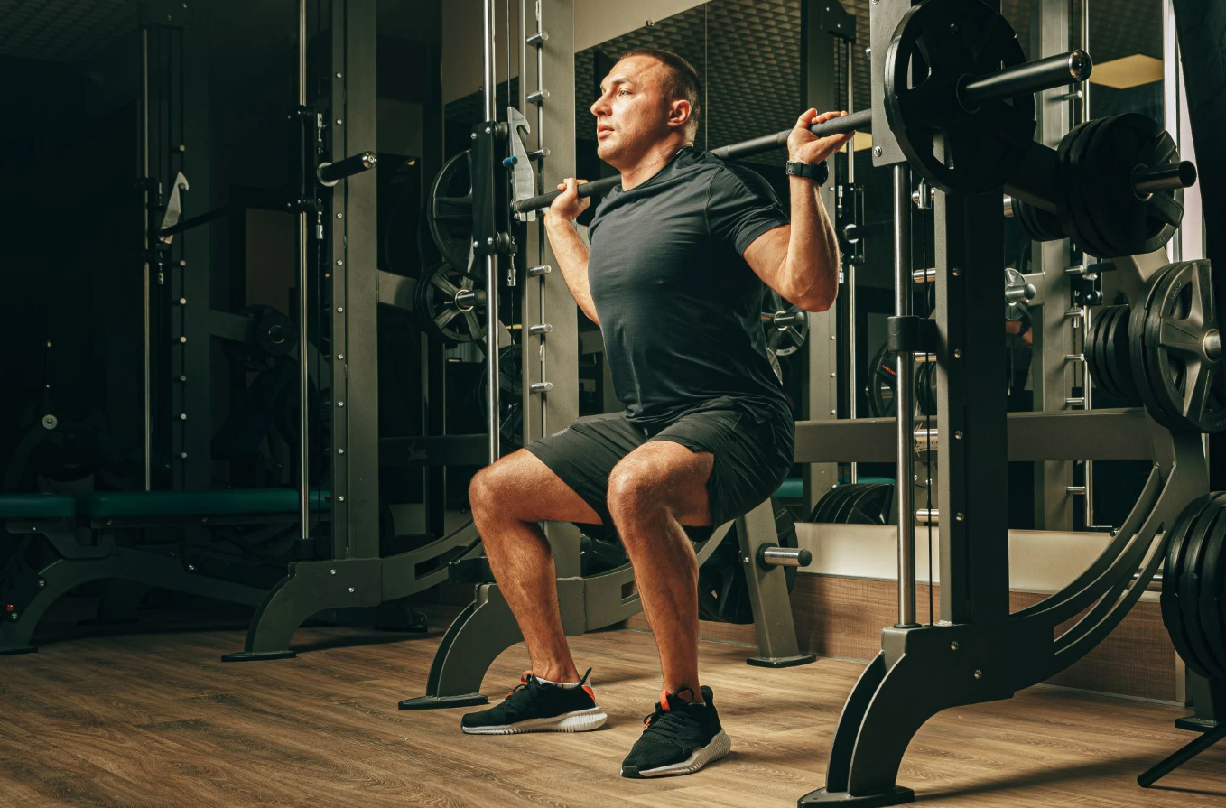 ¿Qué grupos musculares puedes entrenar con una máquina Smith?