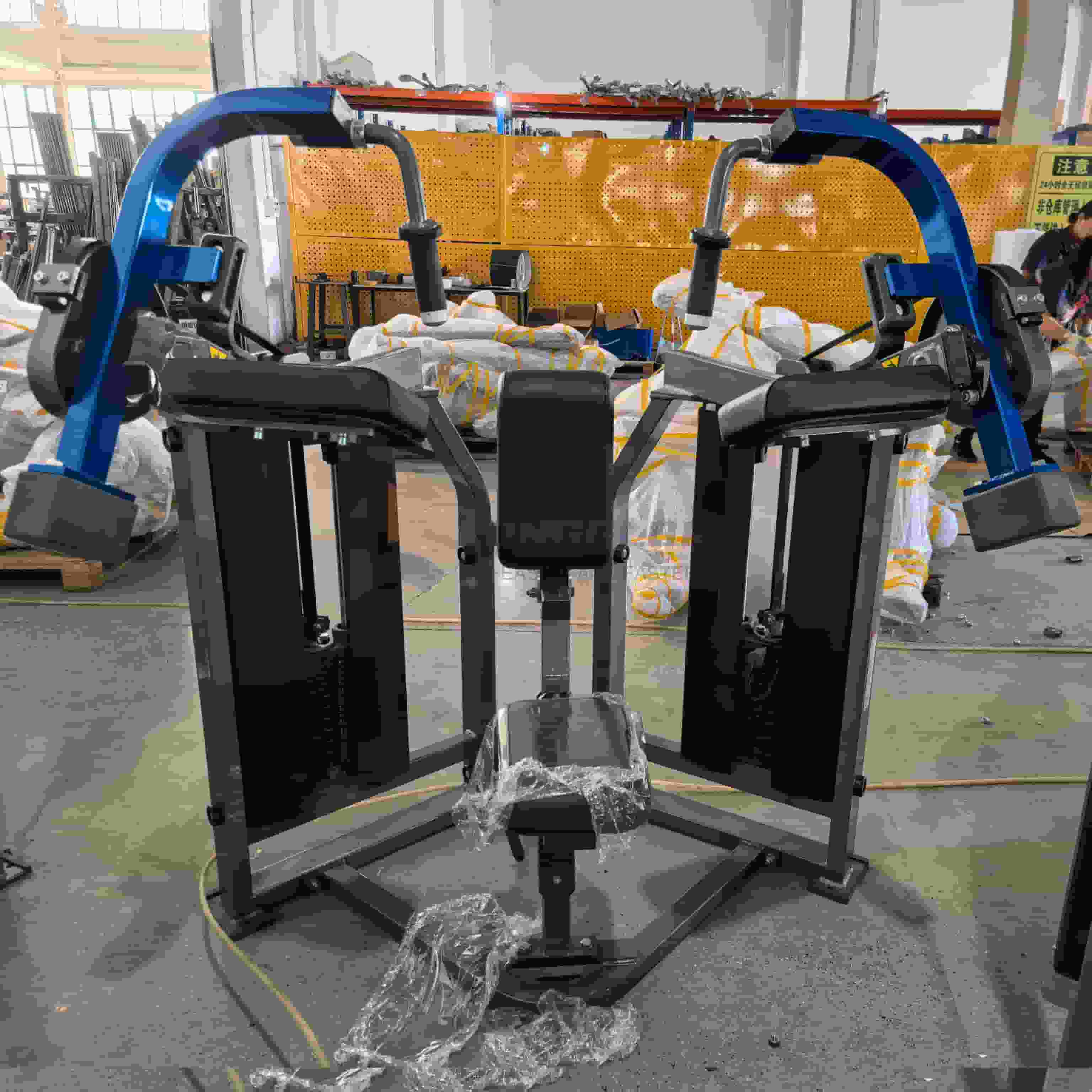 Máquina de extensión de tríceps lateral iso